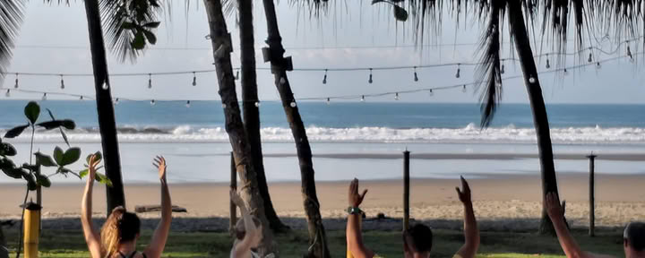 Ritiro di yoga sulla spiaggia a Bejuco, Esterillos Este, Costa Rica