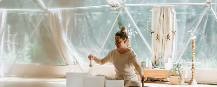 Sunday Sounds to Heal: Bagni Sonori Somatici Serali per un Sonno Ristoratore | Nectar Yoga Bowen Island
