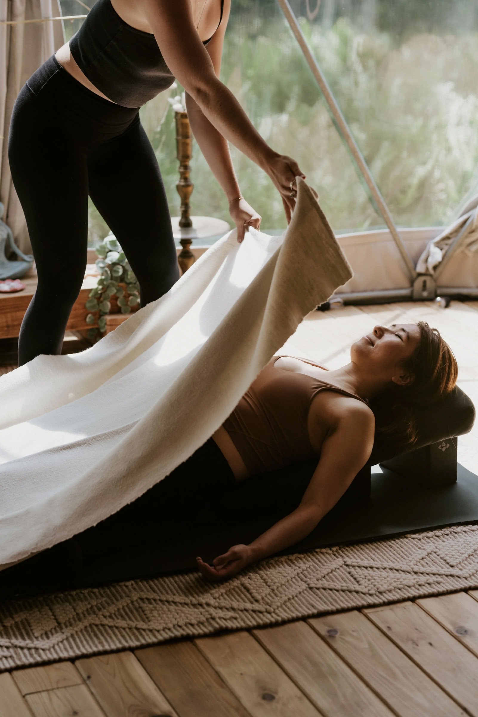 Rise: Esperienza immersiva di yoga e soundbath con Hadis Kiani | Nectar Yoga