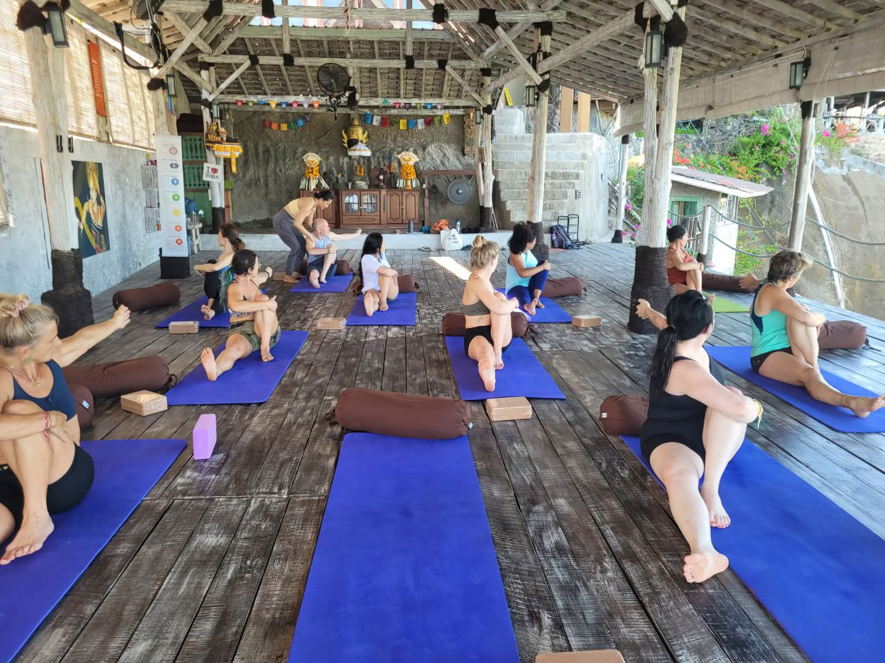 Restorative Yoga a Lovina