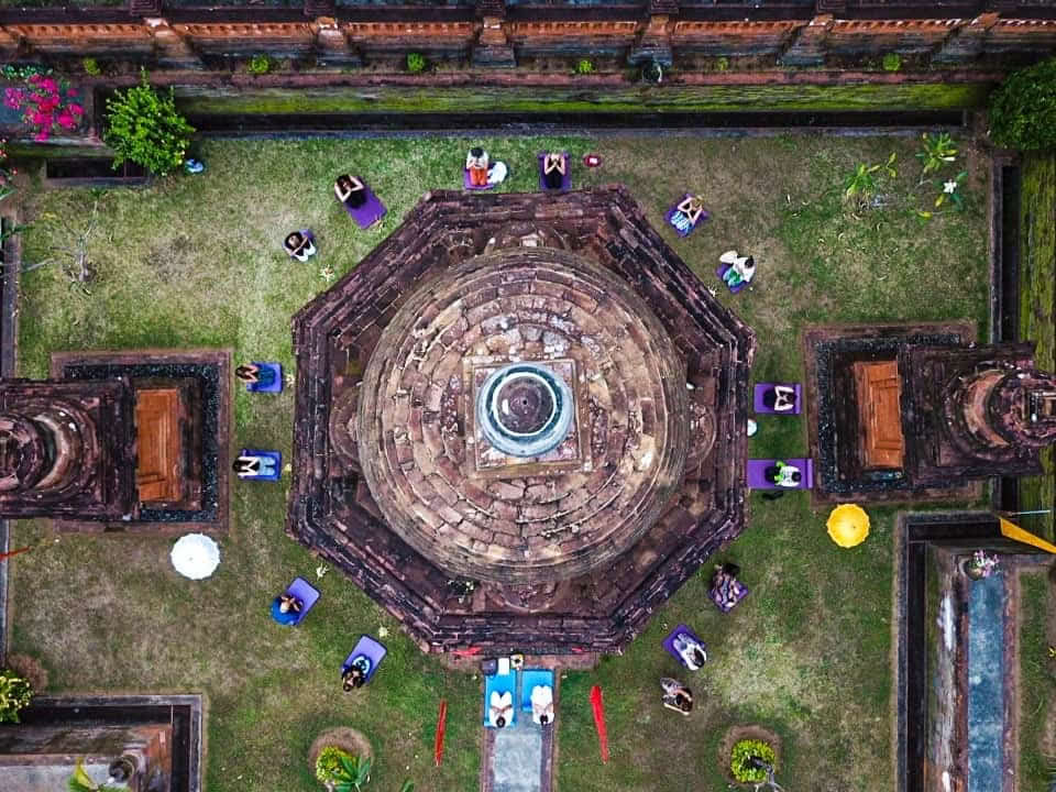 Cerimonia di Luna Piena presso Candi Buddha