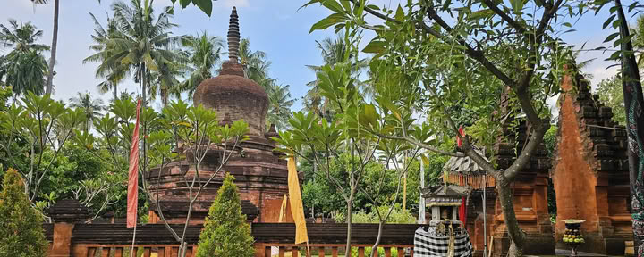 Cerimonia di Luna Piena presso Candi Buddha