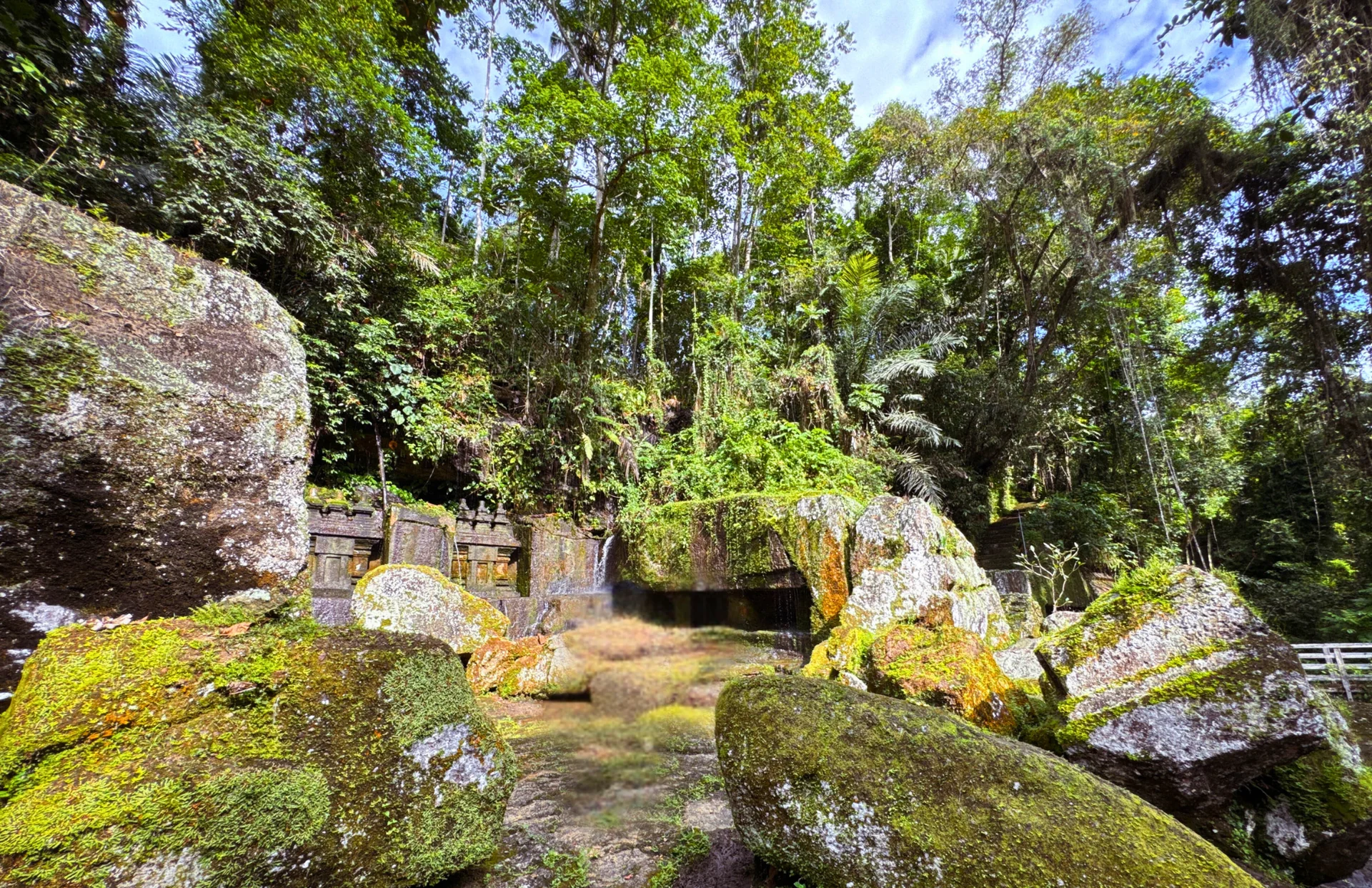 BENEDIZIONE DELL’ACQUA NELLE ROVINE ANCESTRALI