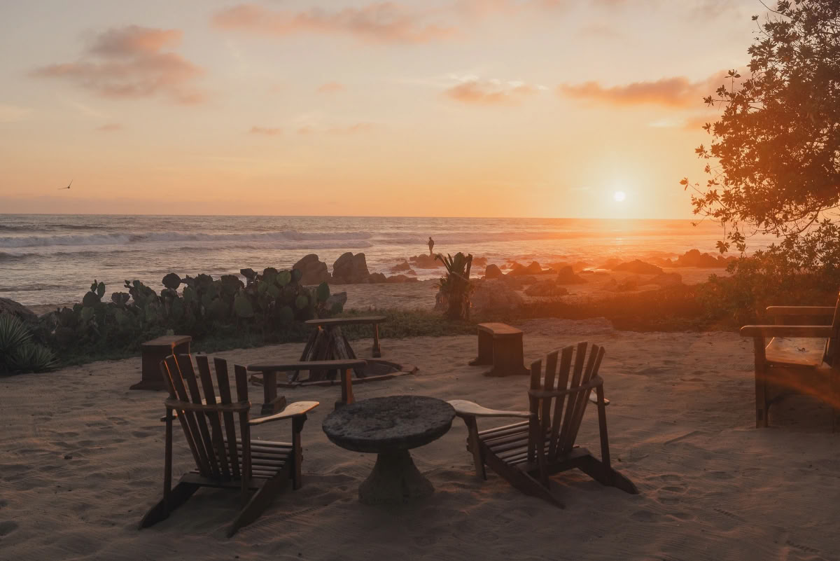 Sun, Sea, & Savasana con Angie Knight
