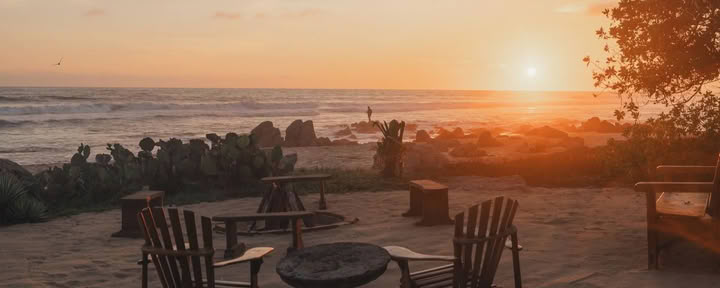 Sun, Sea, & Savasana con Angie Knight