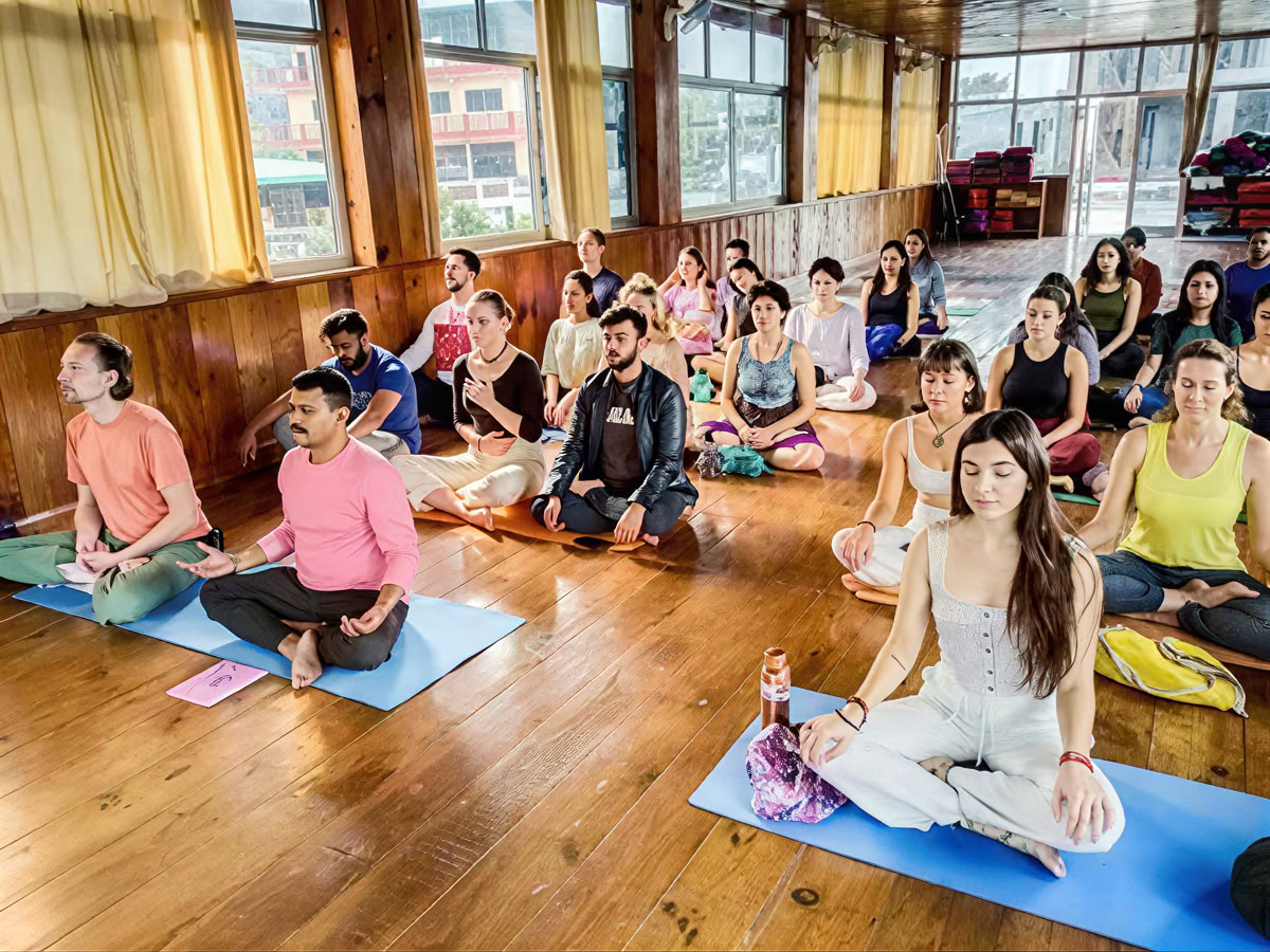 100 Ore di Formazione Insegnanti di Yoga a Rishikesh, India – Maggio 2026