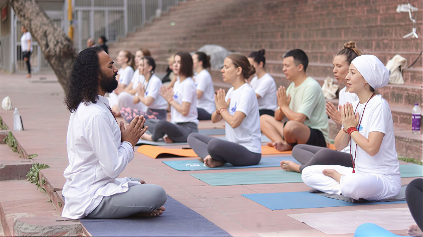 Corso di formazione insegnanti di yoga di 200 ore a Rishikesh – dal 01 giugno al 26 giugno 2026