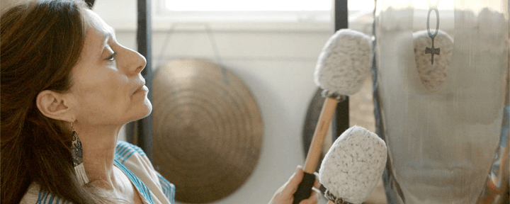 BREATHING DOWN THE MOON: UNA CERIMONIA DI GONG BATH con Lea Garnier — Sage Academy Of Sound