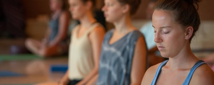 Training di Yoga Restorativo e Meditazione