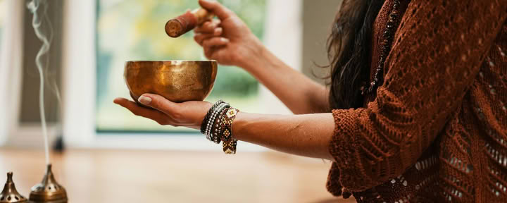 Un’esperienza immersiva di yoga e bagno sonoro