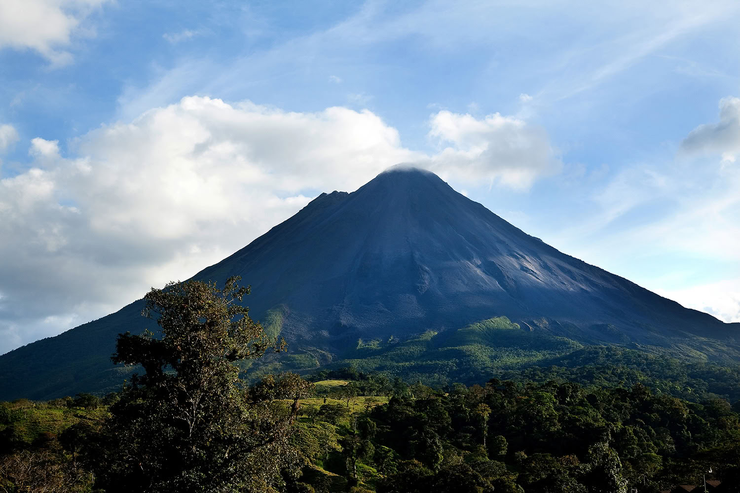 Vulcano Arenal con sorgenti termali