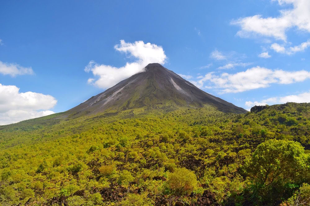 Vulcano Arenal con sorgenti termali