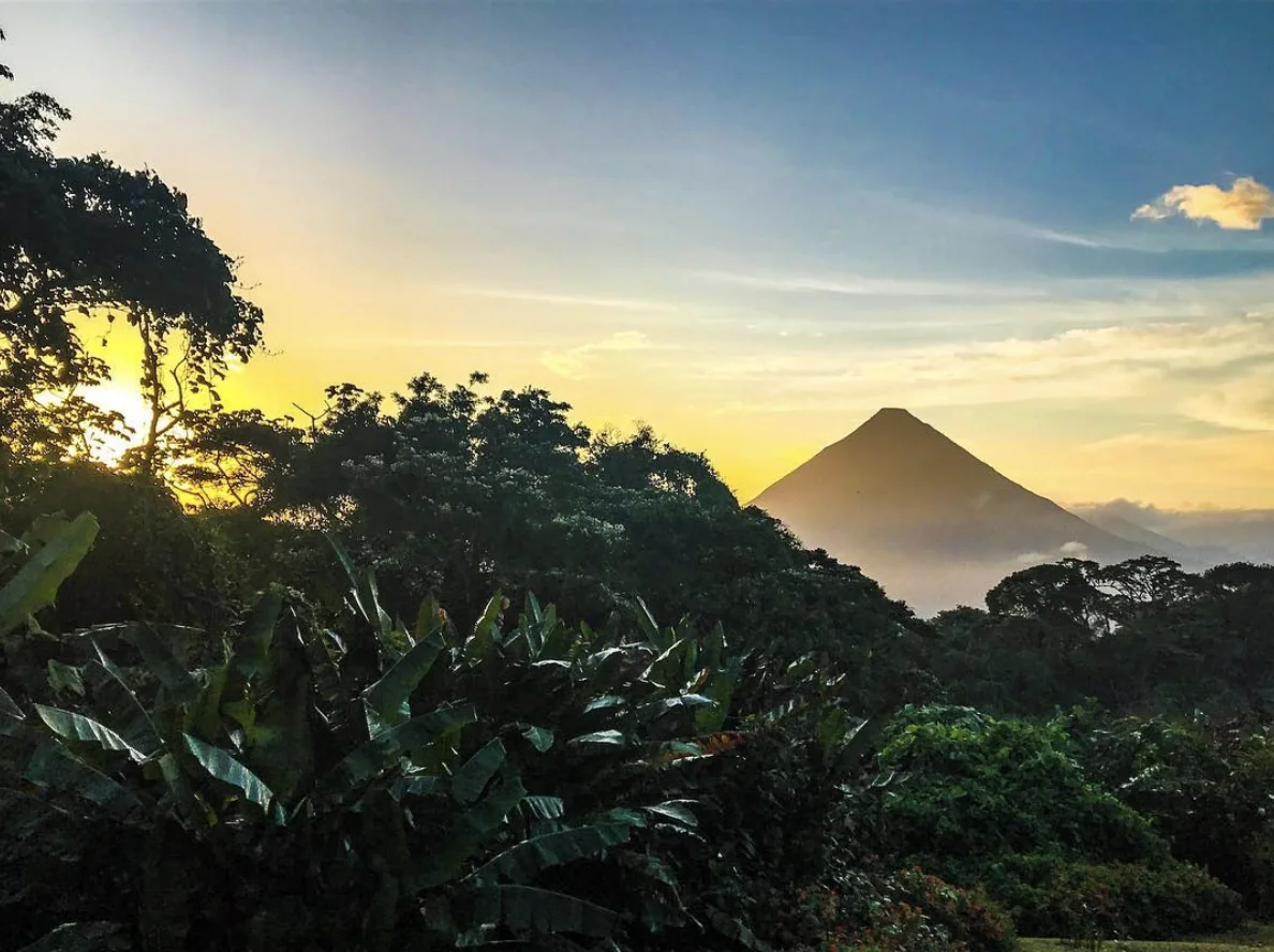 Vulcano Arenal con sorgenti termali