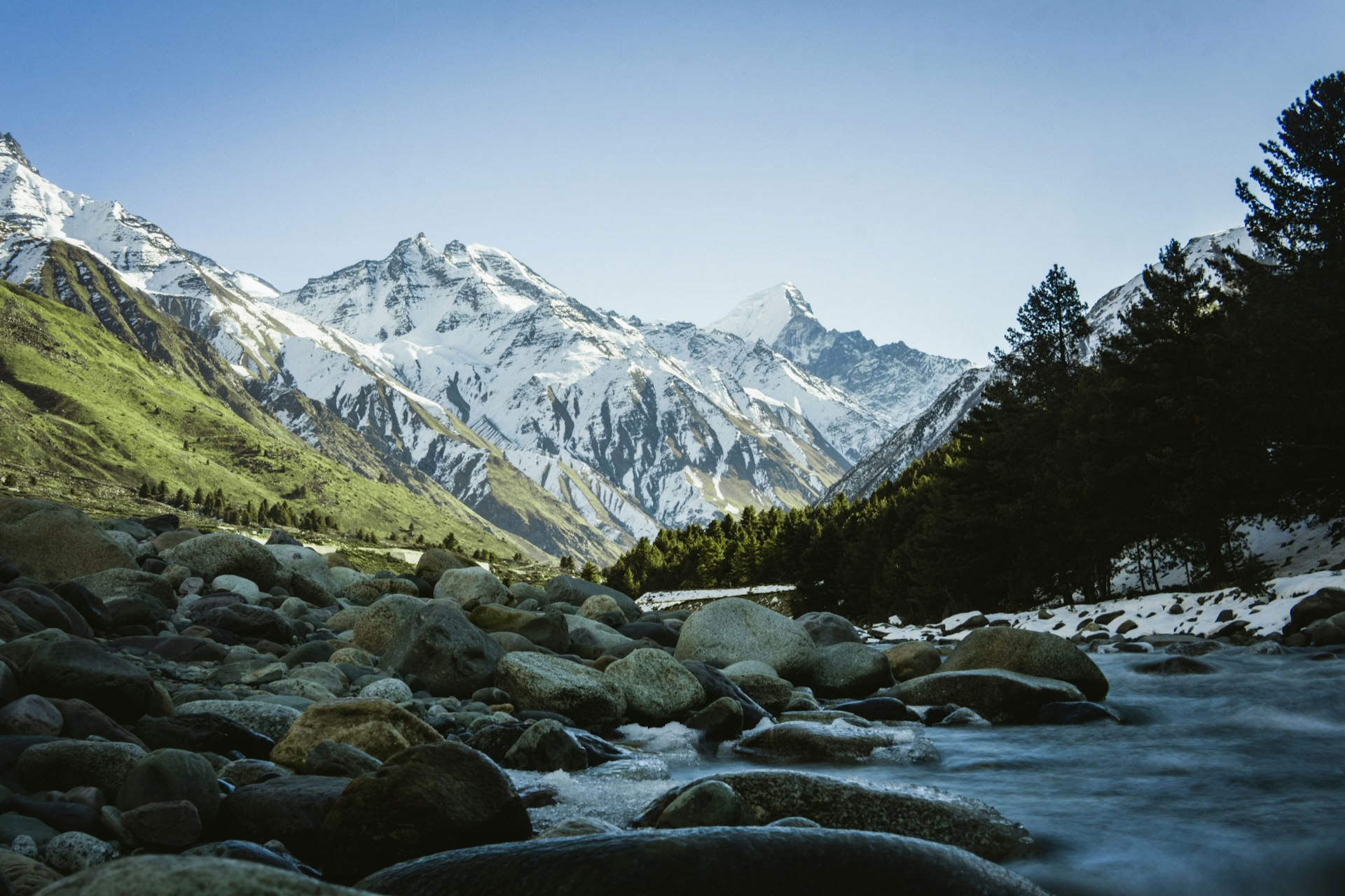 Da frutteti a valli alpine: viaggio himalayano di Thanedar e Sangla