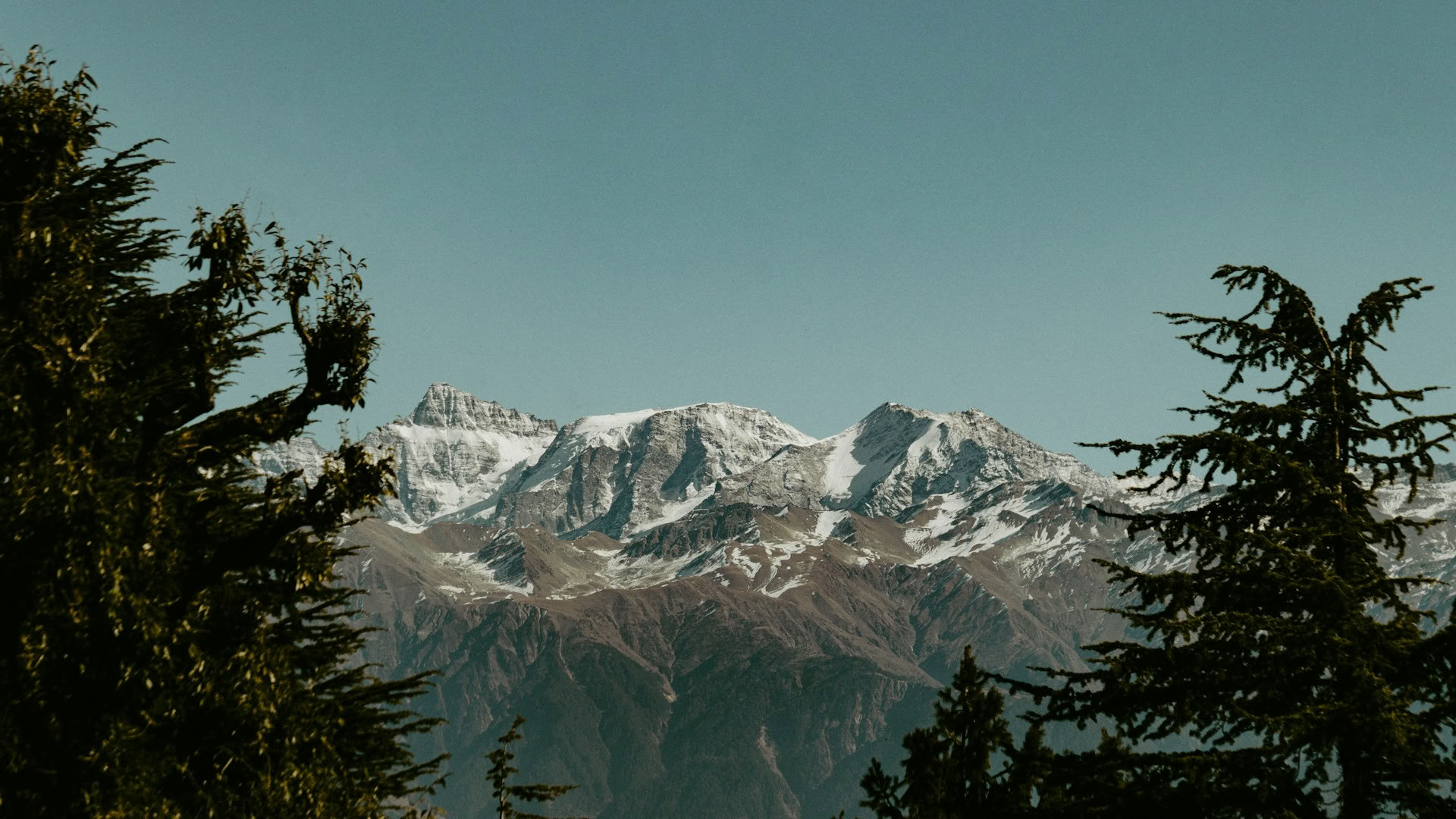Pine Hills ai Regni del Fiume: Dalhousie, Khajjiar e il Sentiero del Patrimonio di Chamba