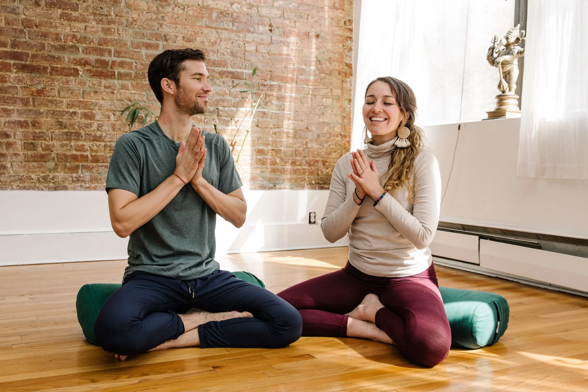 200 ore di formazione per insegnanti di yoga (programma di 8 mesi)