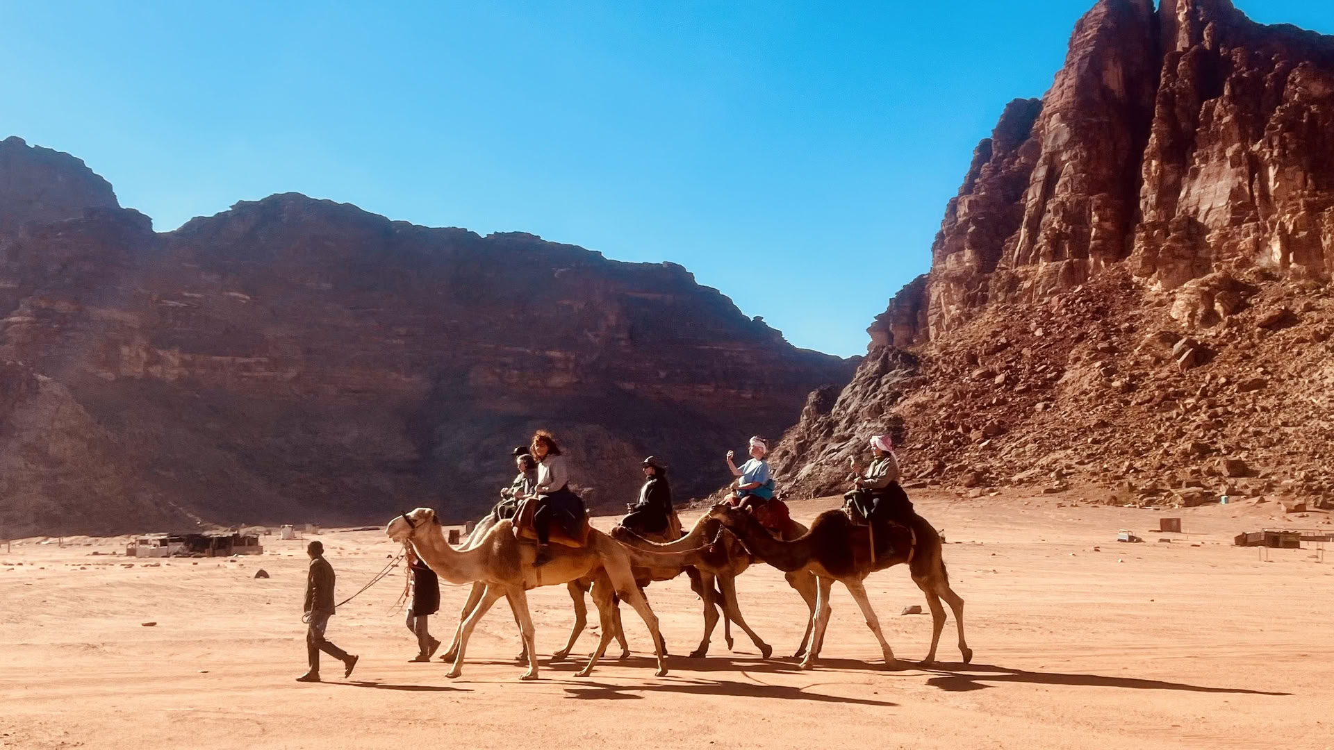 4 Giorni di Avventura in Trekking in Cammello con i Beduini nel Wadi Rum, Giordania