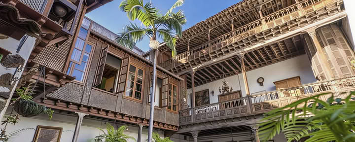 Typical balcony Canary House Tour + Trattamento viso specialistico o massaggio ayurvedico