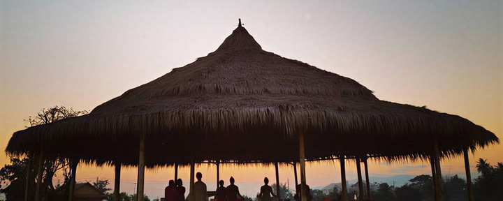 Mala Dhara Shala Yoga all'aperto Sunset