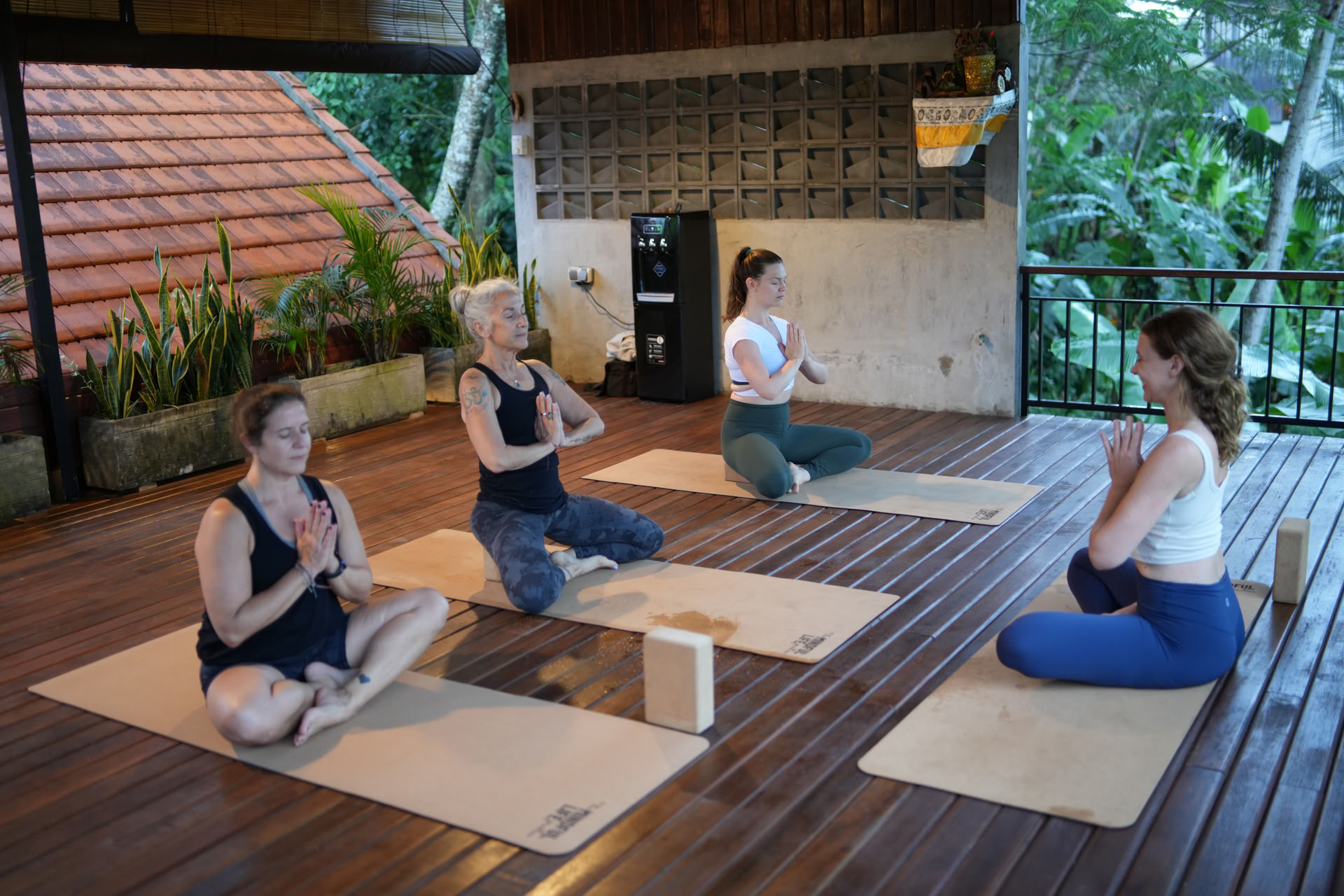 300 Ore di Formazione Avanzata per Insegnanti di Yoga: Mente, Anima e Corpo – A Bali