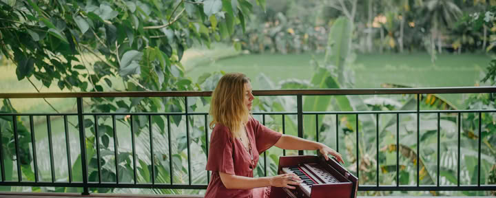 The Sober Bhakti Bali Ritiro: Formazione per Facilitatori di Kirtan e Cerchio Sacro