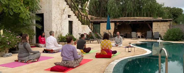 8 GIORNI Yoga e mindfulness PER CONNETTERTI CON LA TUA VERITÀ INTERIORE