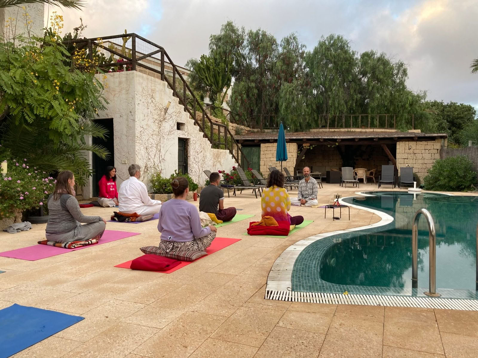 8 Giorni di Yoga e Mindfulness per Connetterti con la Tua Verità Interiore (Village Charm)