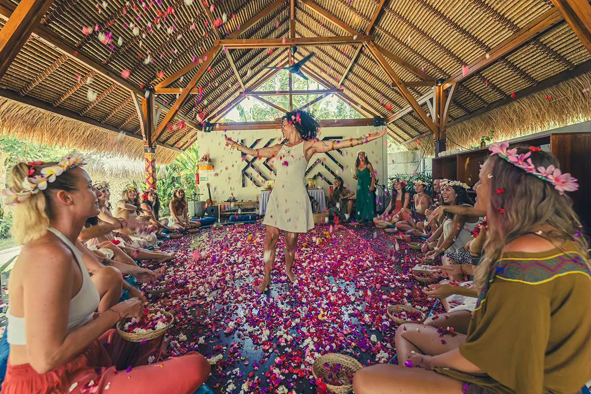 Lucidflow 100h of 300h ytt - Formazione Insegnanti di Yoga a Bali