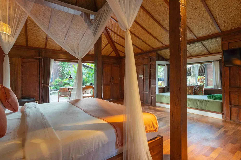 Lucidflow 100h of 300h ytt - Formazione Insegnanti di Yoga a Bali