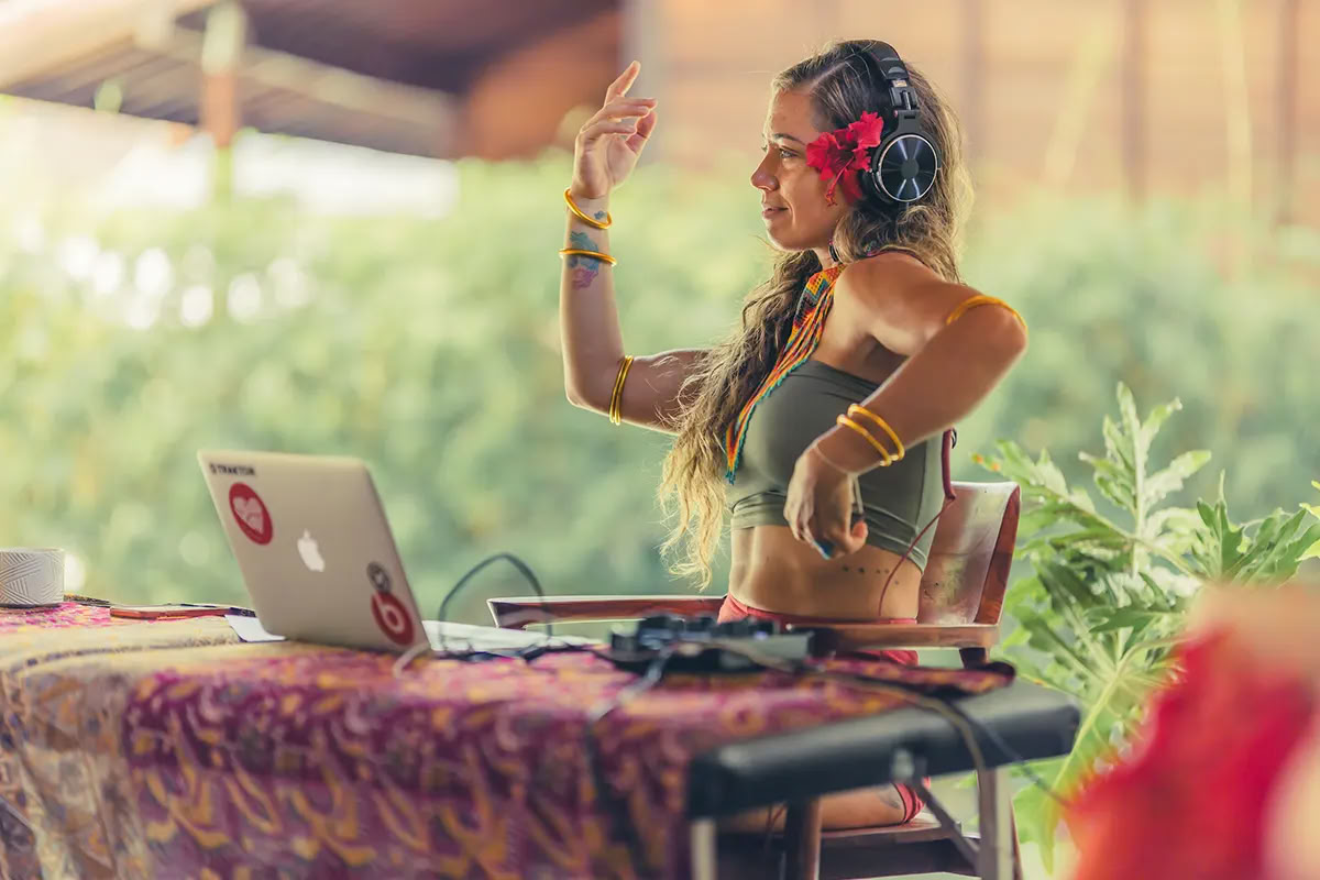 Lucidflow 100h of 300h ytt - Formazione Insegnanti di Yoga a Bali
