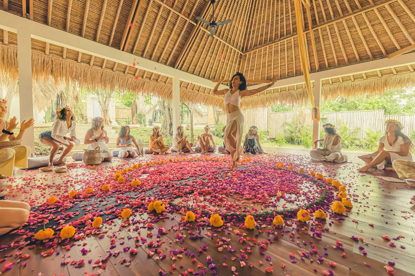 Lucidflow 100h of 300h ytt - Formazione Insegnanti di Yoga a Bali