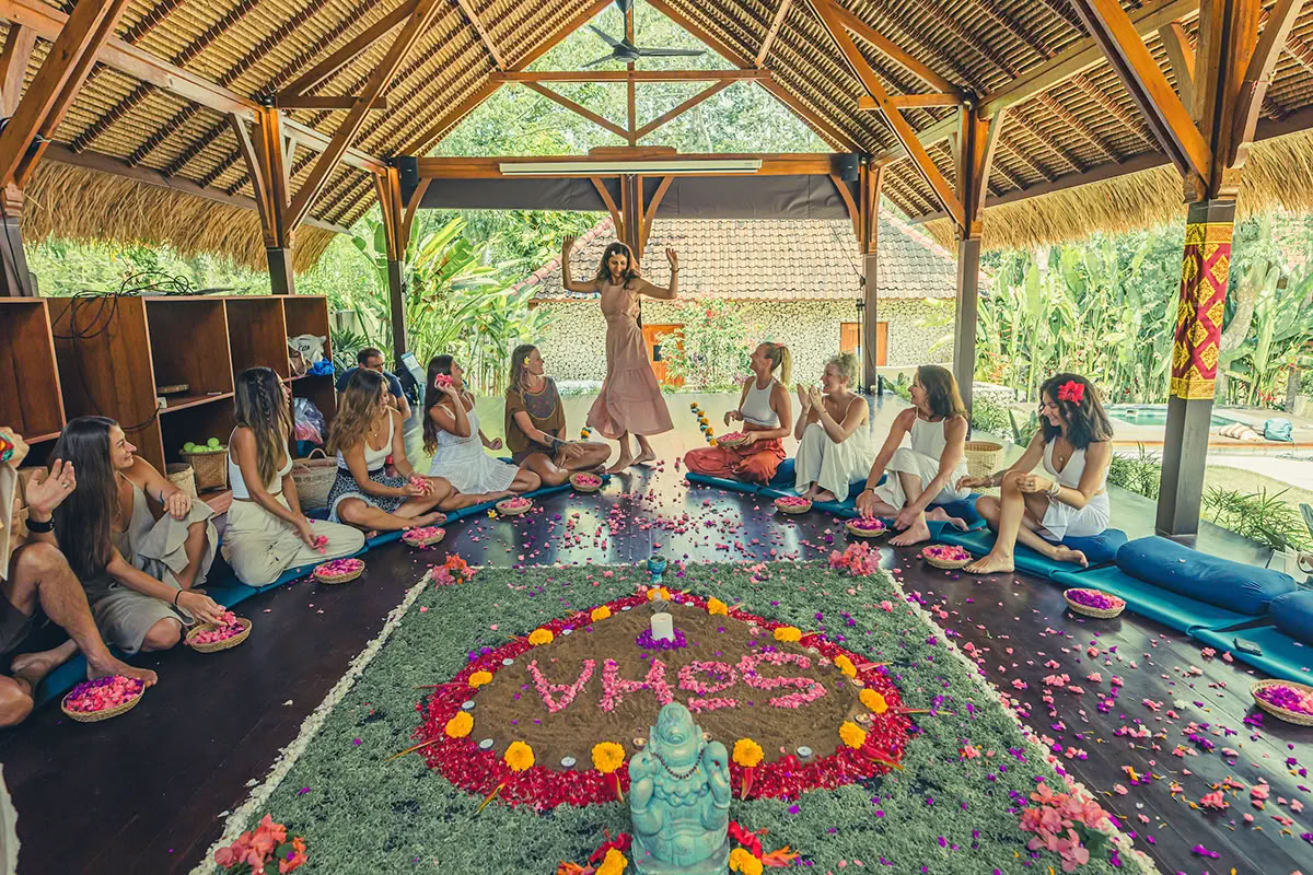 Lucidflow 100h of 300h ytt - Formazione Insegnanti di Yoga a Bali