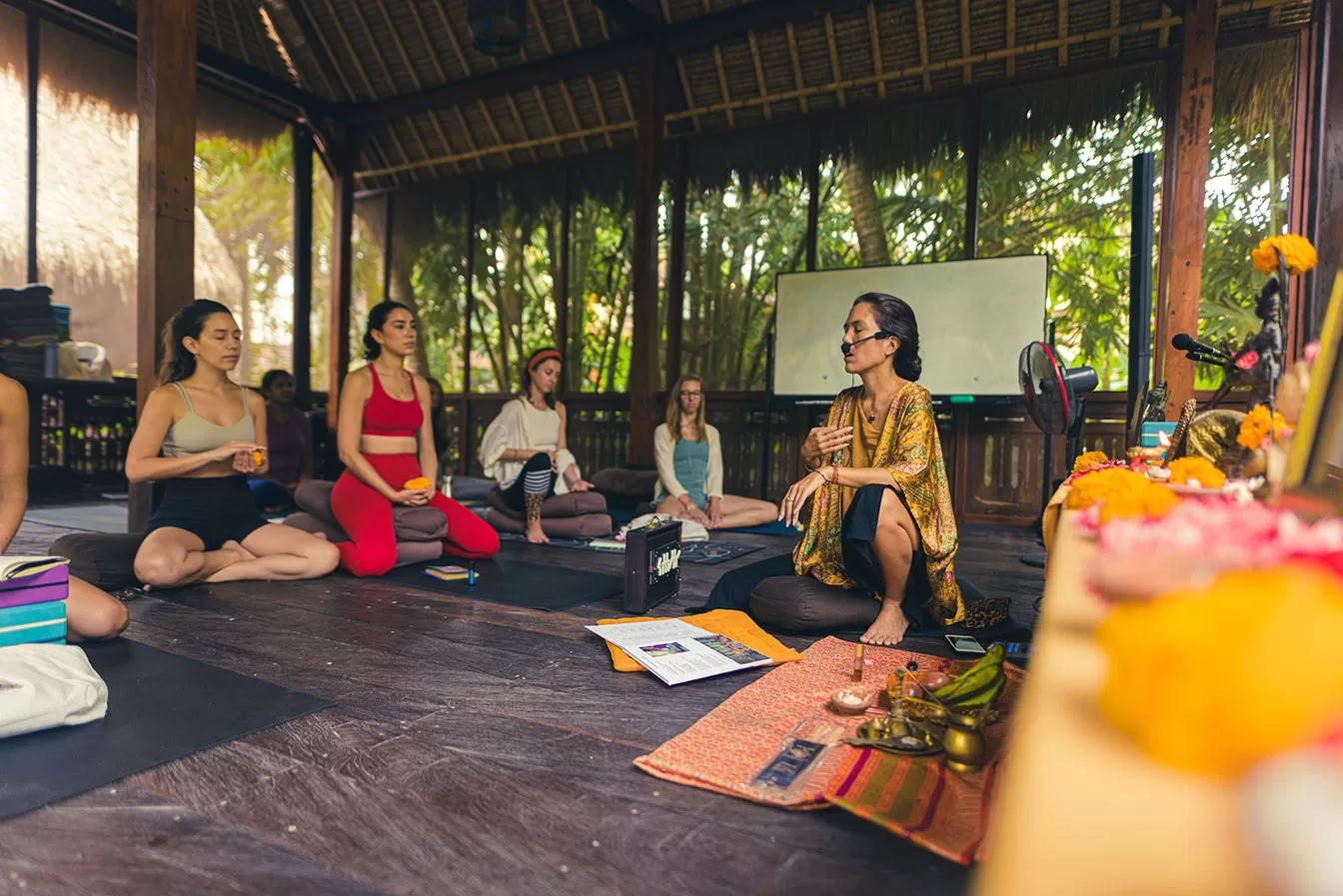 Lucidflow 100h of 300h ytt - Formazione Insegnanti di Yoga a Bali
