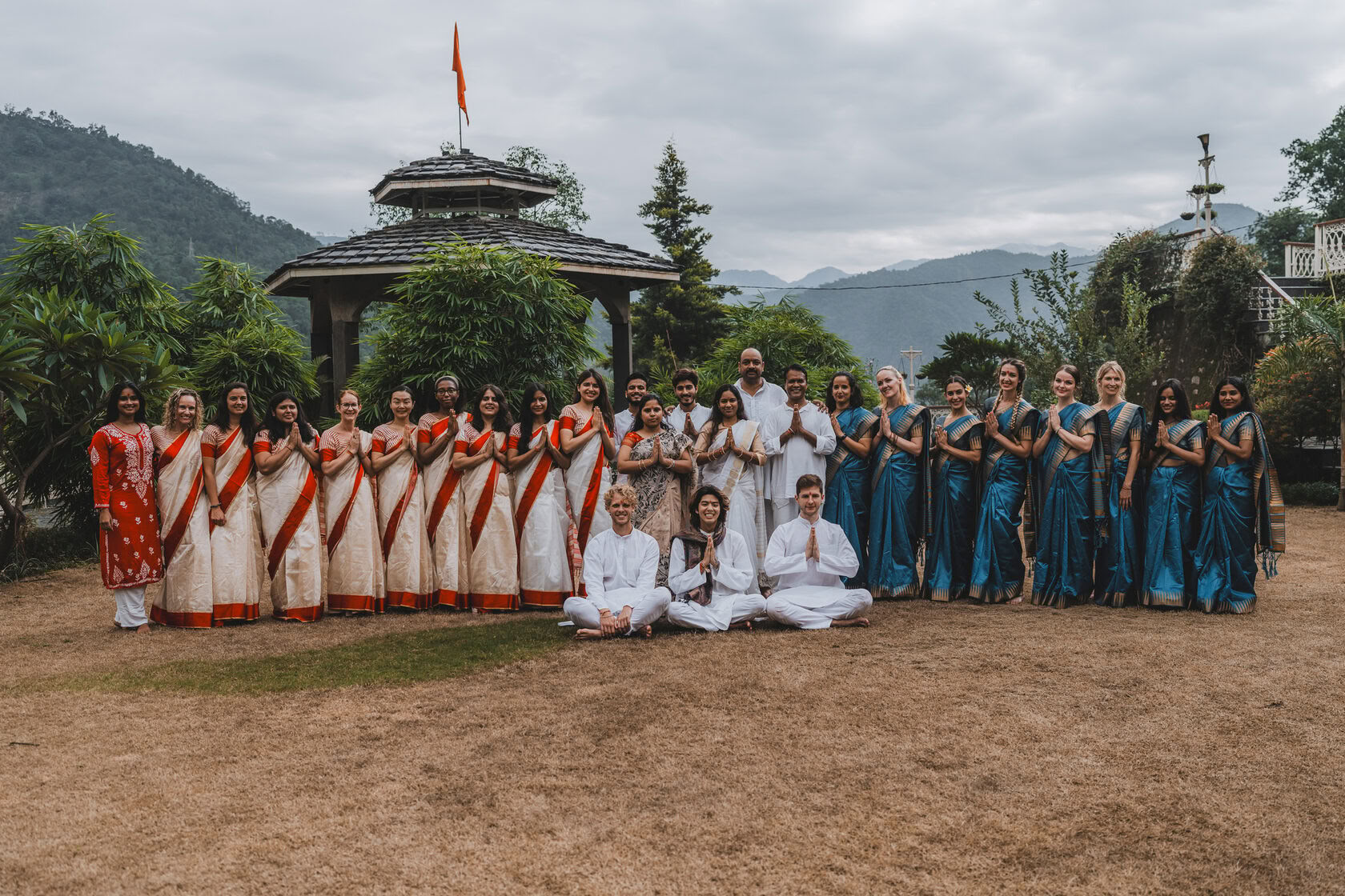 300 ORE A RISHIKESH CORSO DI FORMAZIONE INSEGNANTI DI YOGA – 28 nov. – 27 dic. 2026