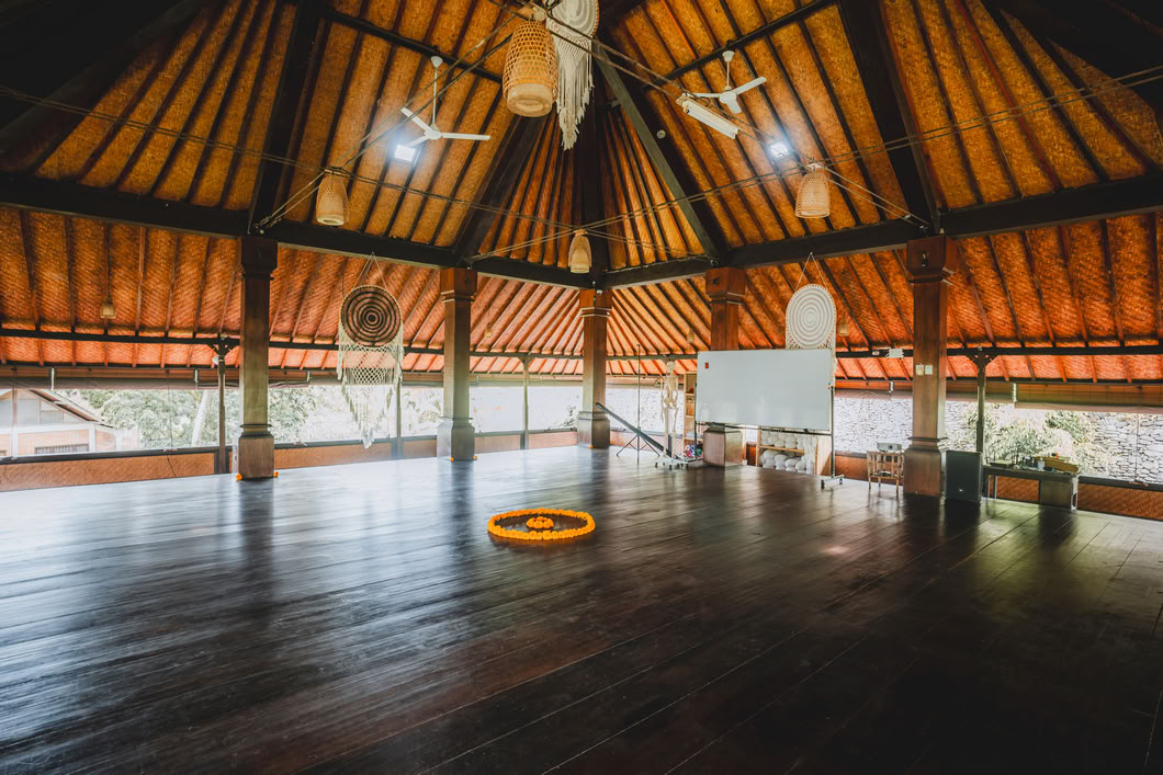 Formazione Ibrida per Insegnanti di Yoga di 200 Ore/300 Ore – 26 Set - 5 Ott