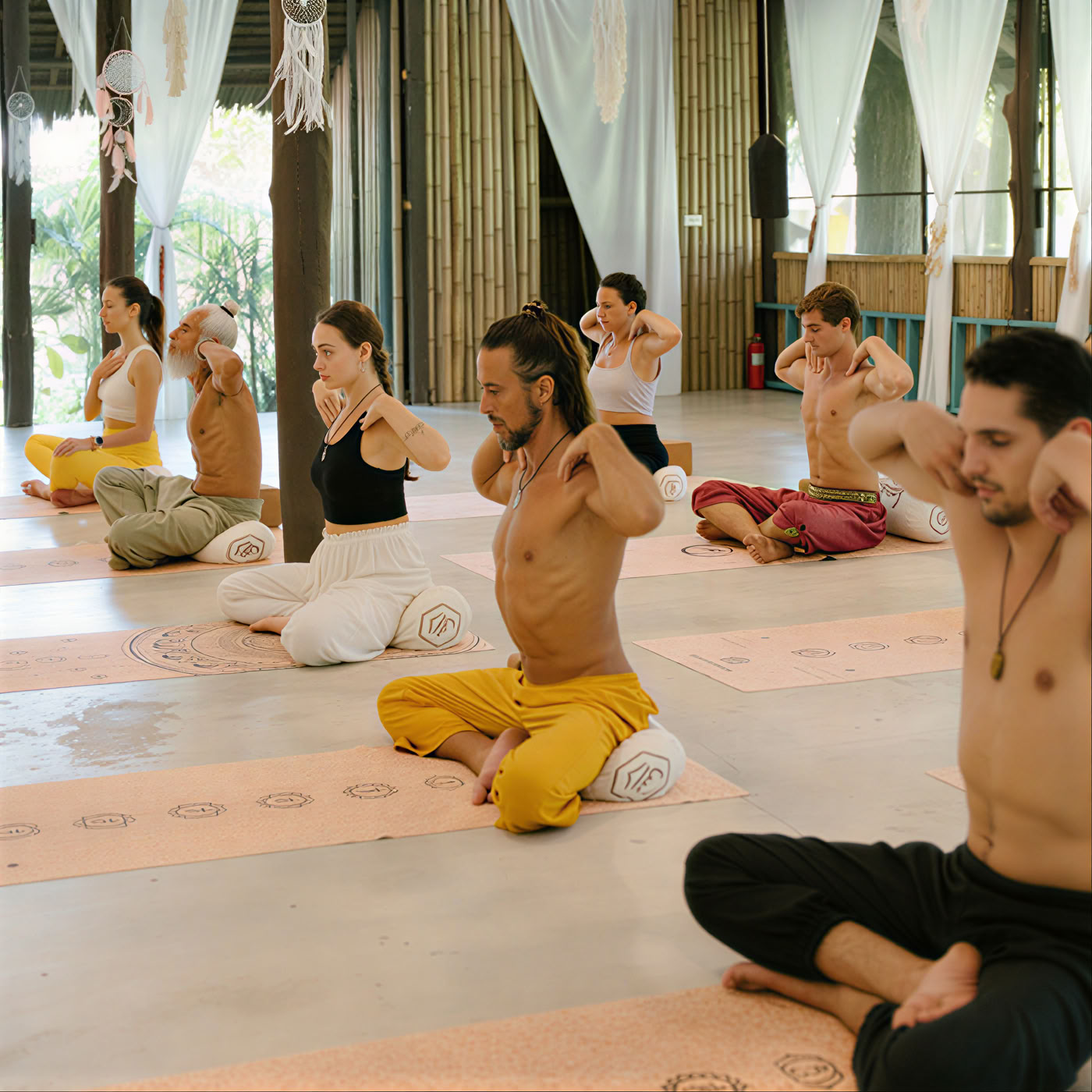 200 ore/ 300 ore Formazione Ibrida per Insegnanti di Yoga – 9 luglio – 18 luglio 2026