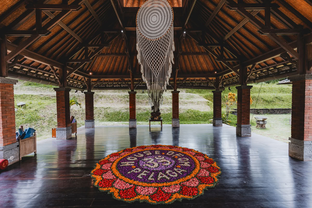 Formazione insegnanti di yoga ibrida di 200 ore / 300 ore – 1 ott. – 14 ott. 2026