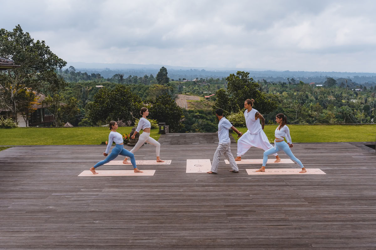 Formazione Insegnanti di Yoga Ibrida di 200 Ore/300 Ore – 24 Dic. 2026 – 6 Gen. 2027