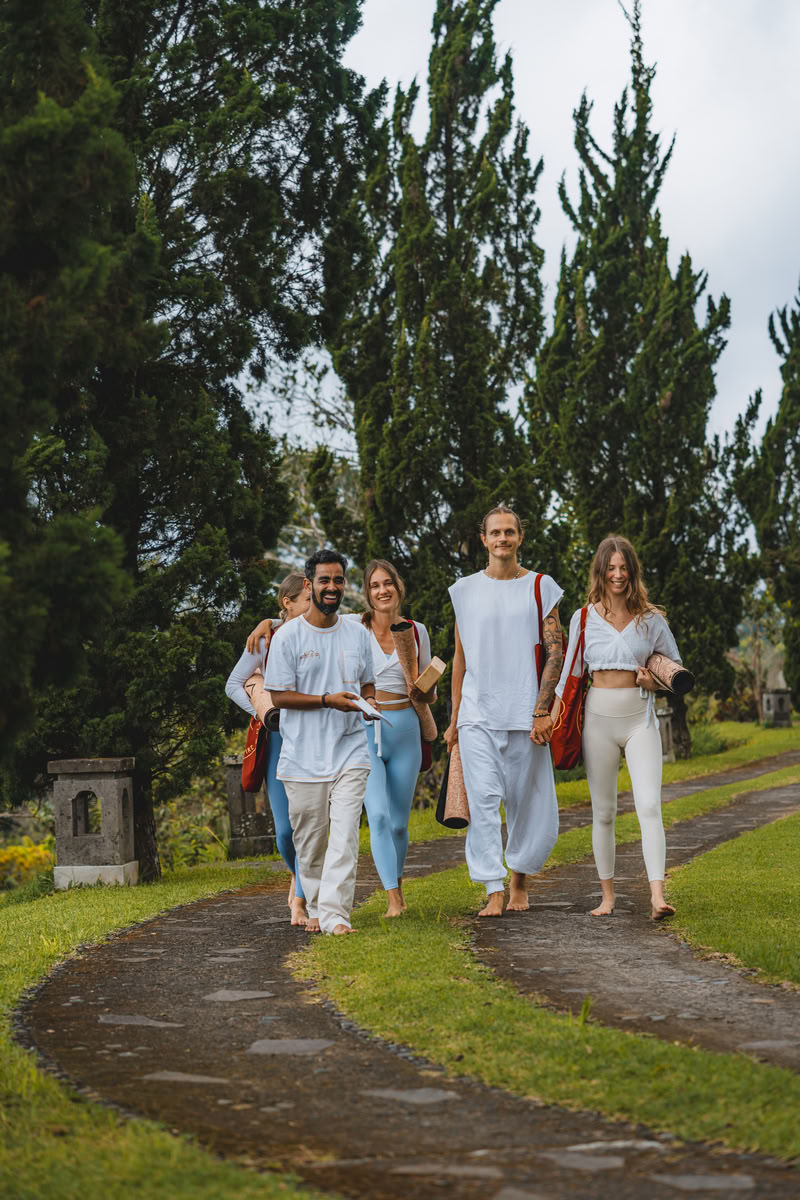 300 ore di formazione per insegnanti di Yoga – 24 ago. – 19 set. 2026