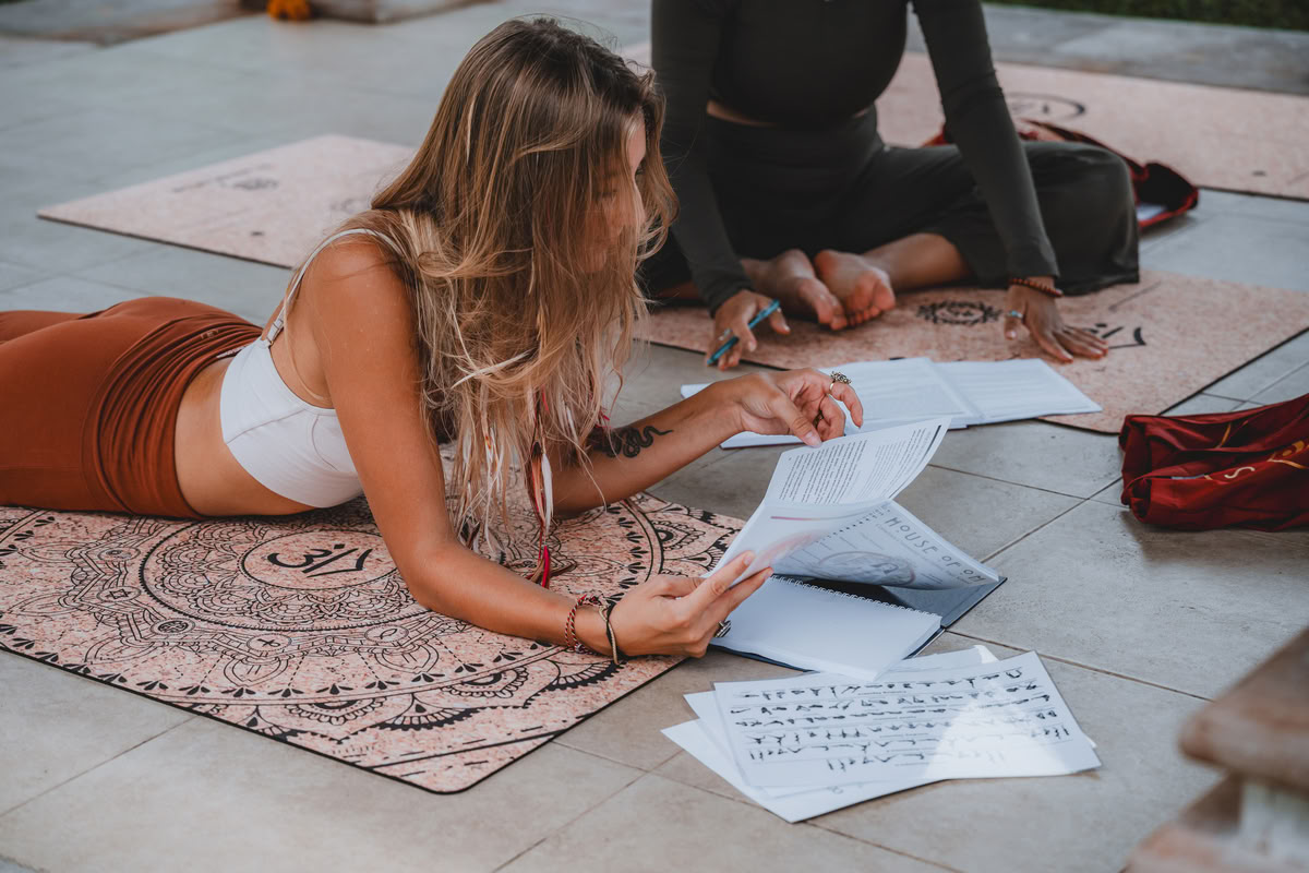 300 ore di formazione per insegnanti di Yoga – 24 ago. – 19 set. 2026
