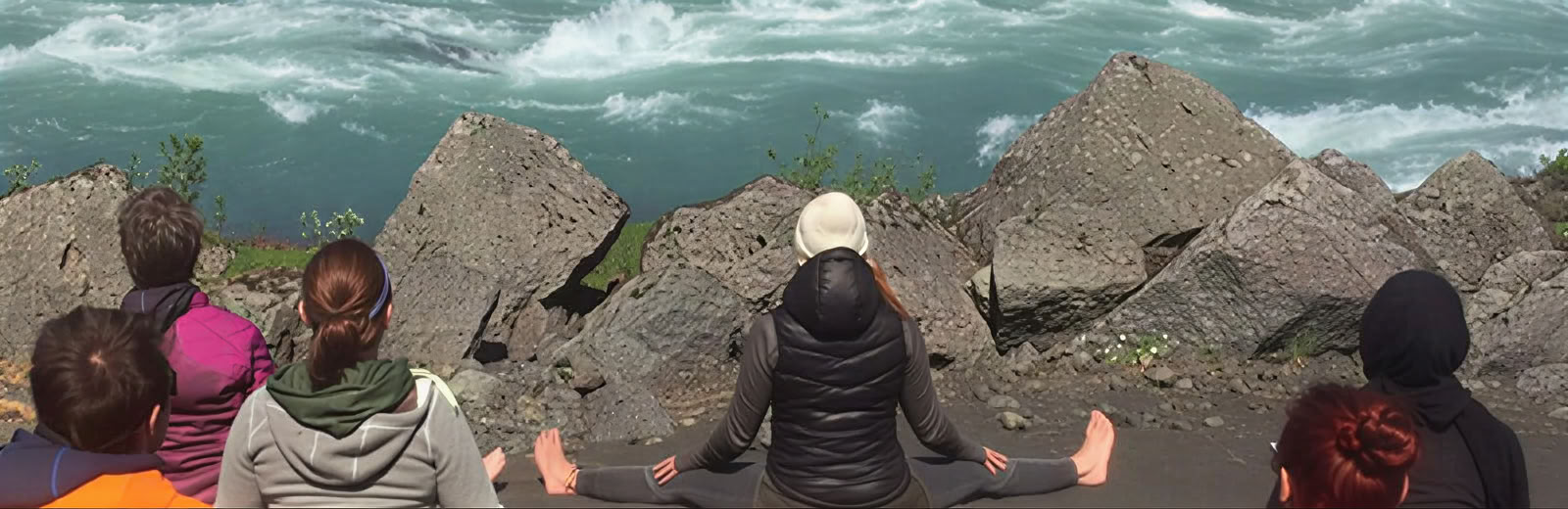 Yoga & Hiking Viaggio tra l'Aurora Boreale in Islanda