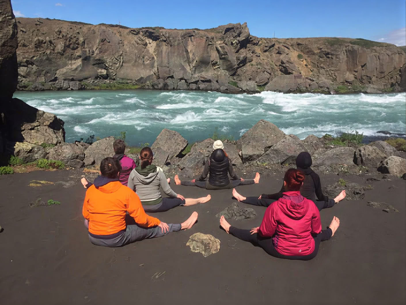 Yoga & Hiking Ritiro del Sole di Mezzanotte in Islanda – Date 2025