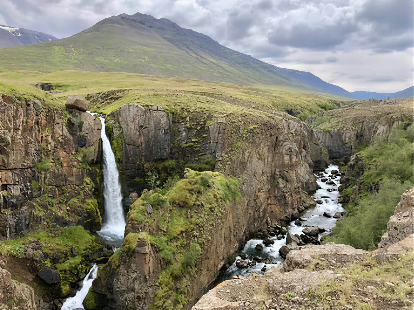 Yoga & Hike Ritiro del Sole di Mezzanotte in Islanda – Date 2026
