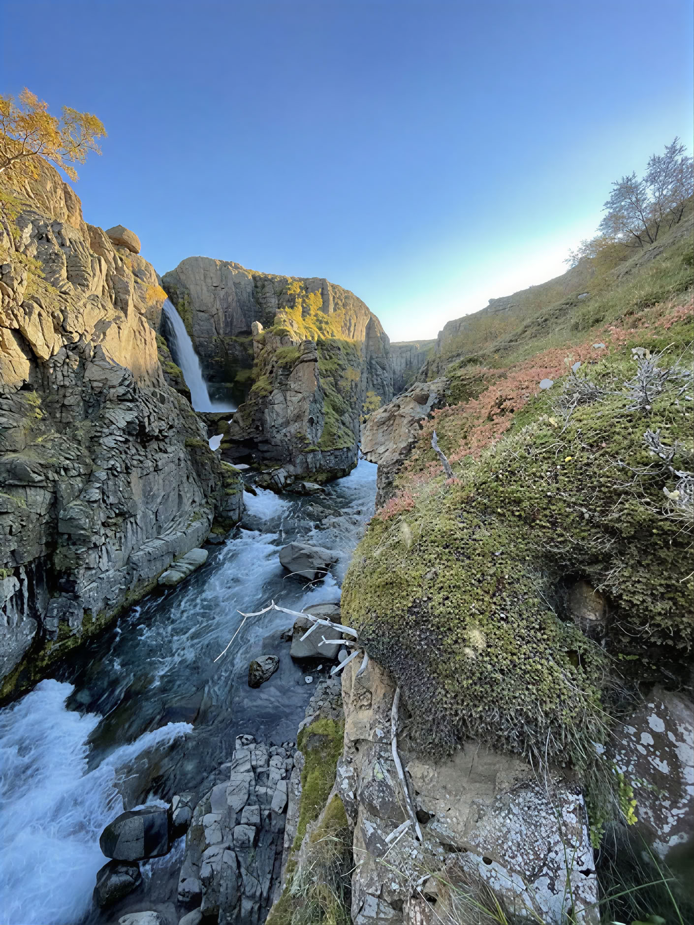 Yoga & Hike Golden Autumn Ritiro Iceland – Dates 2026
