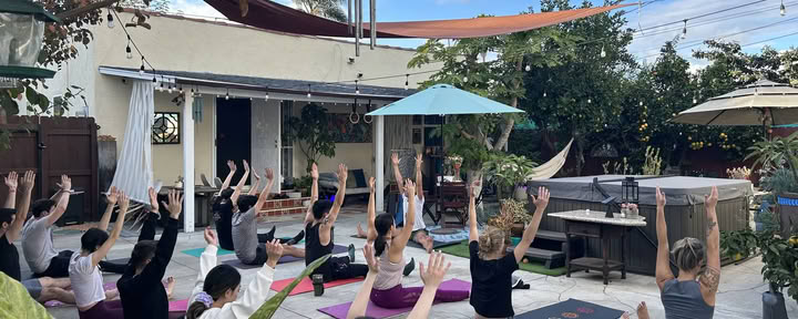 Lezione di Yoga Comunitaria
