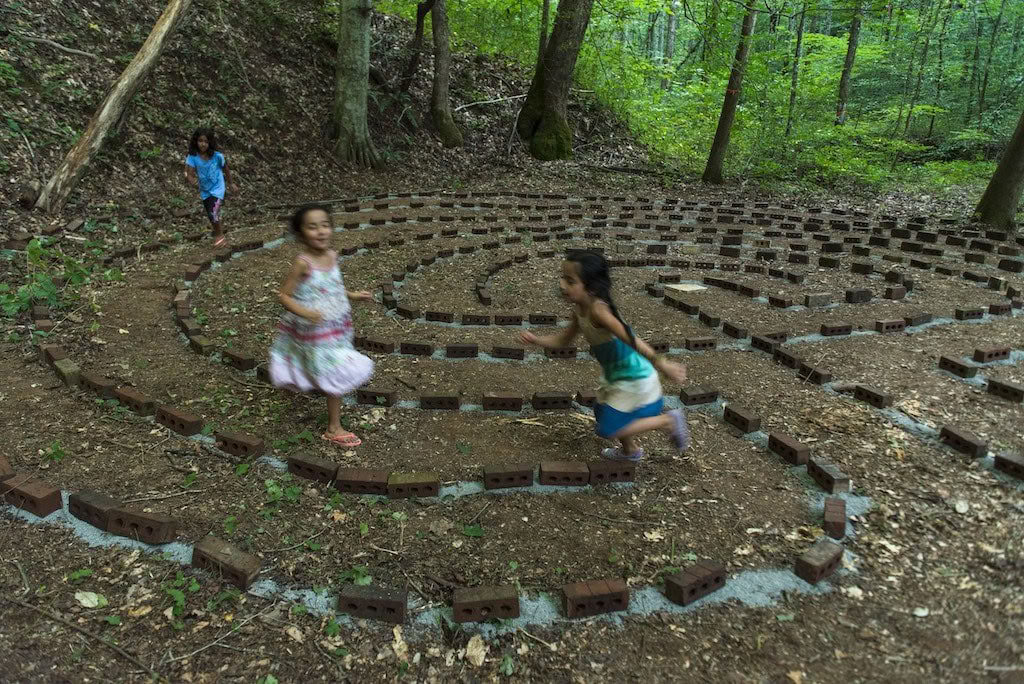 Walking the Path: Labyrinth & Nature Immersion Ritiro