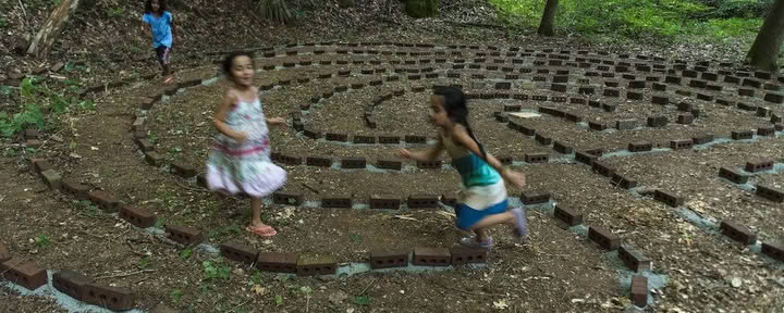 Walking the Path: Labyrinth & Nature Immersion Ritiro