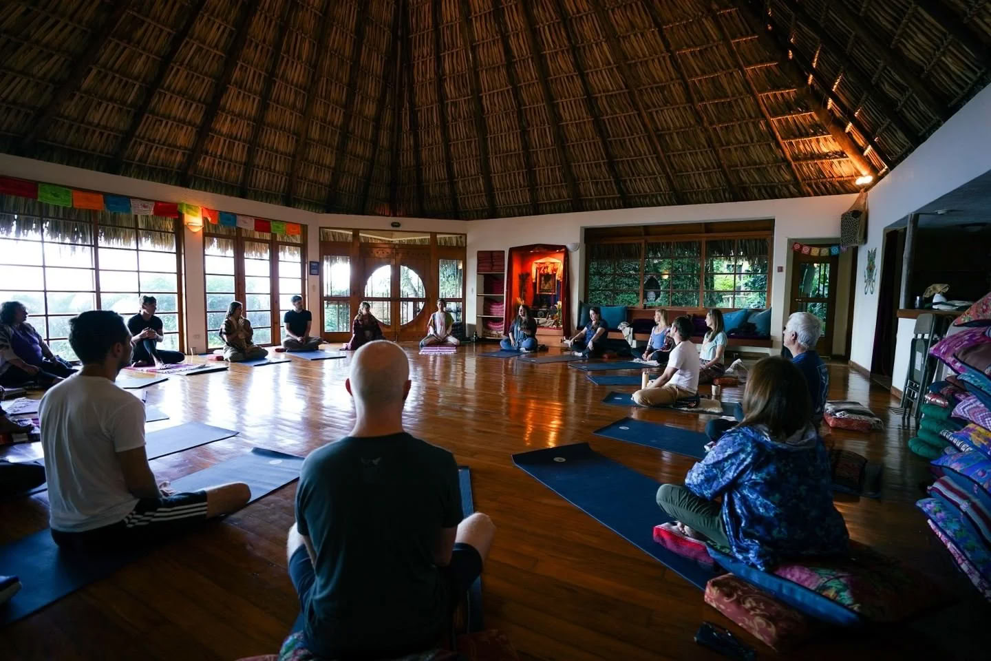 Formazione alla Guida del Kirtan / Ananda Das — Villa Sumaya