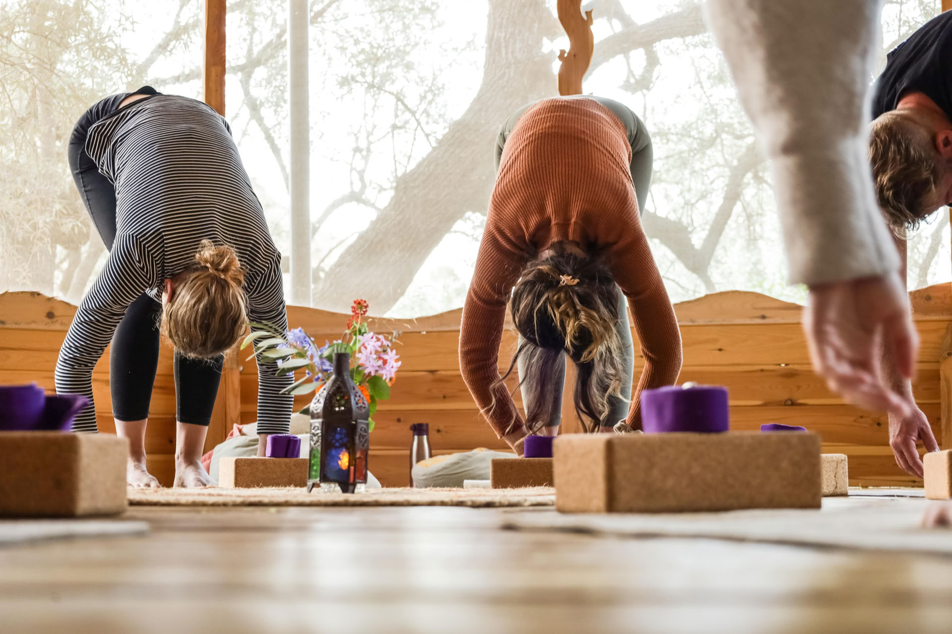 Yoga challenge all'aperto ritiro per uomini