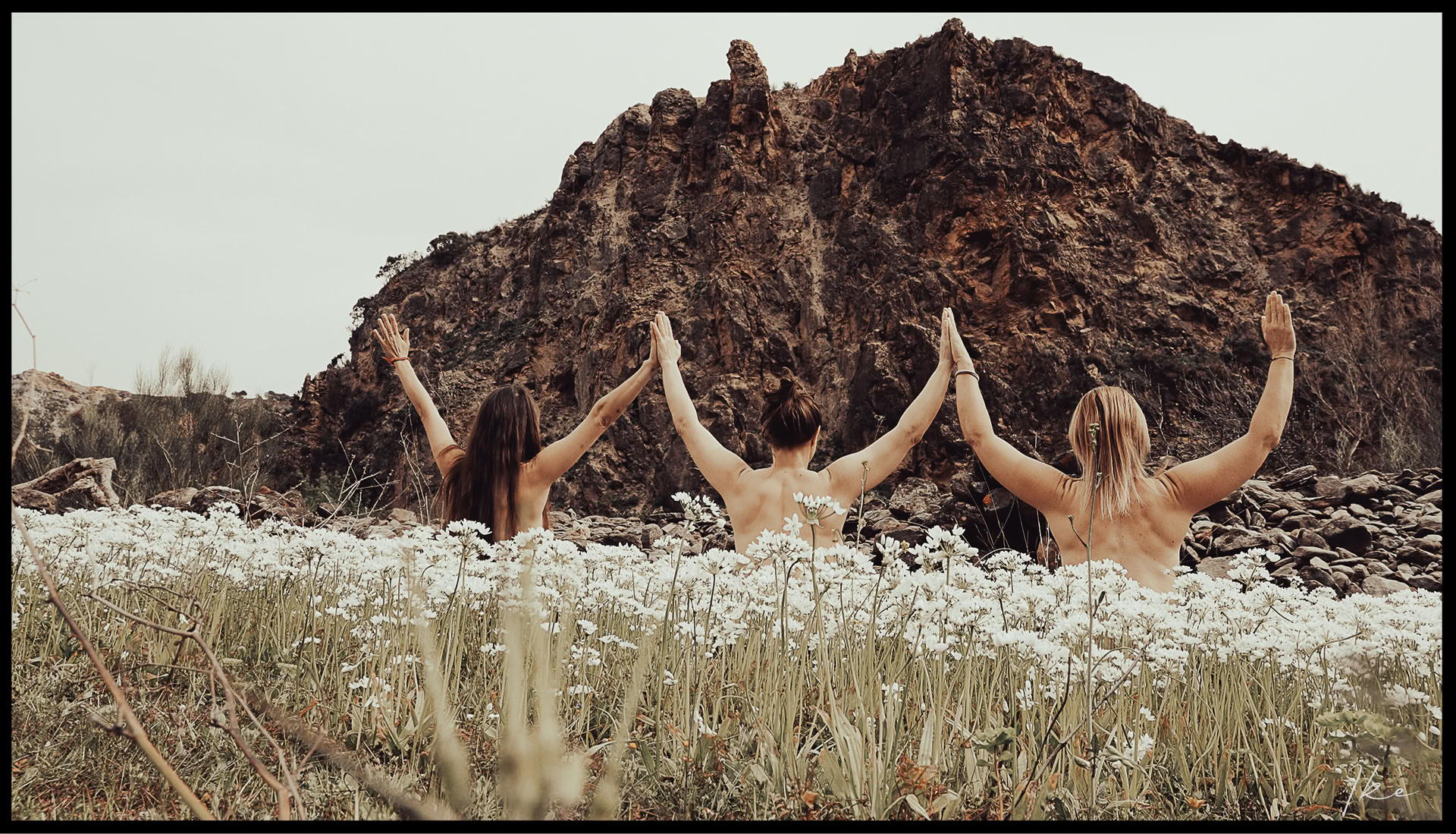 Ritiro di yoga e meditazione nuda per donne della Terra